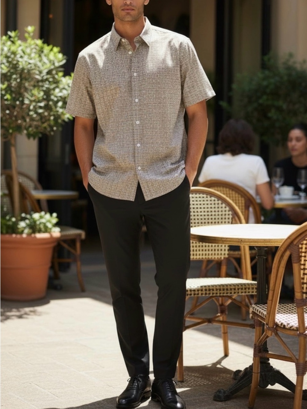 Men’s J.Crew Short-Sleeve Button-Down Shirt in Beige Geo Print